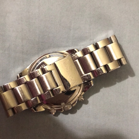 Women’s Michael kors watch - Picture 2 of 6